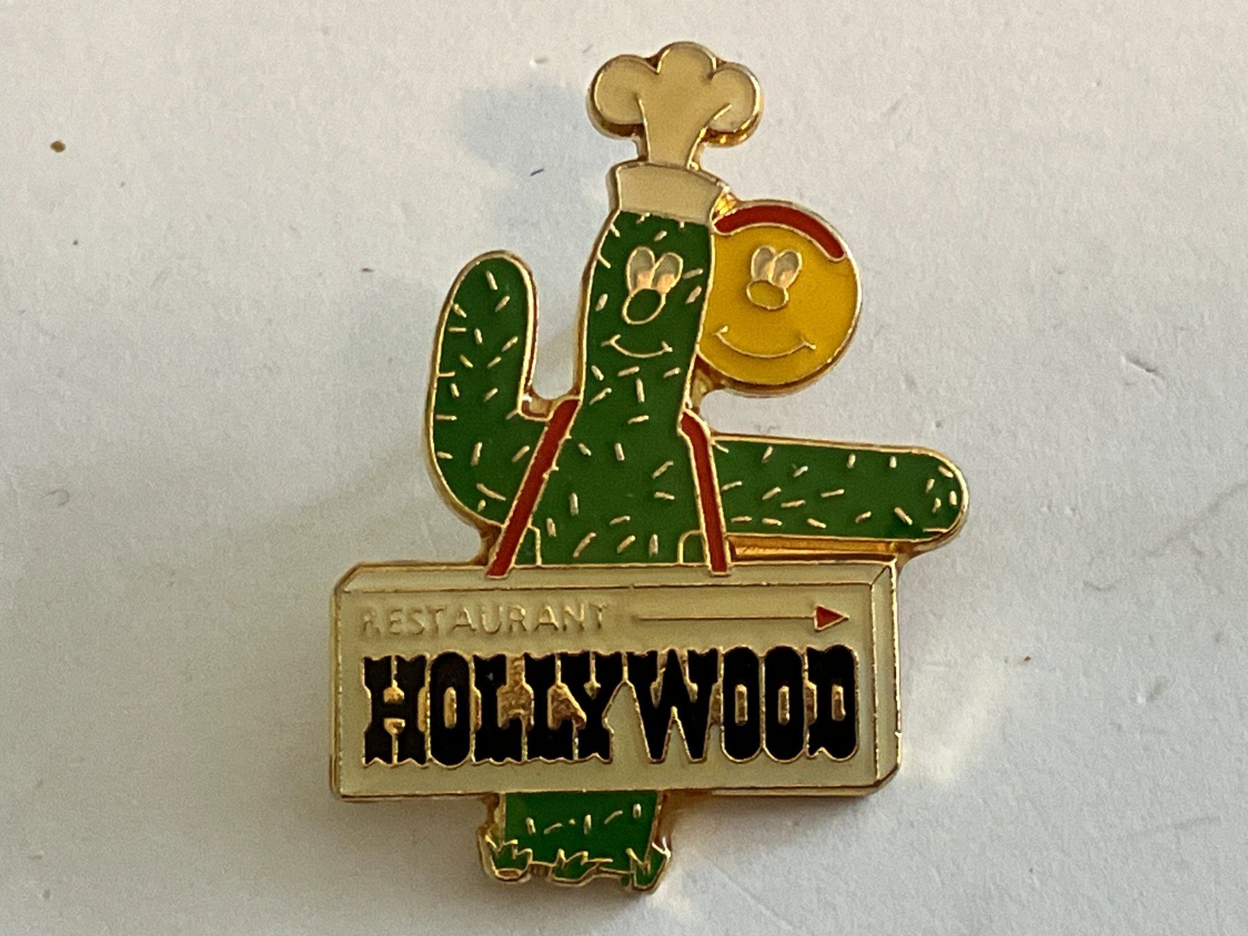 Placchette & Badge: 1 Pin Restaurant Hollywood – Usato da Basel venduto da djwwpp