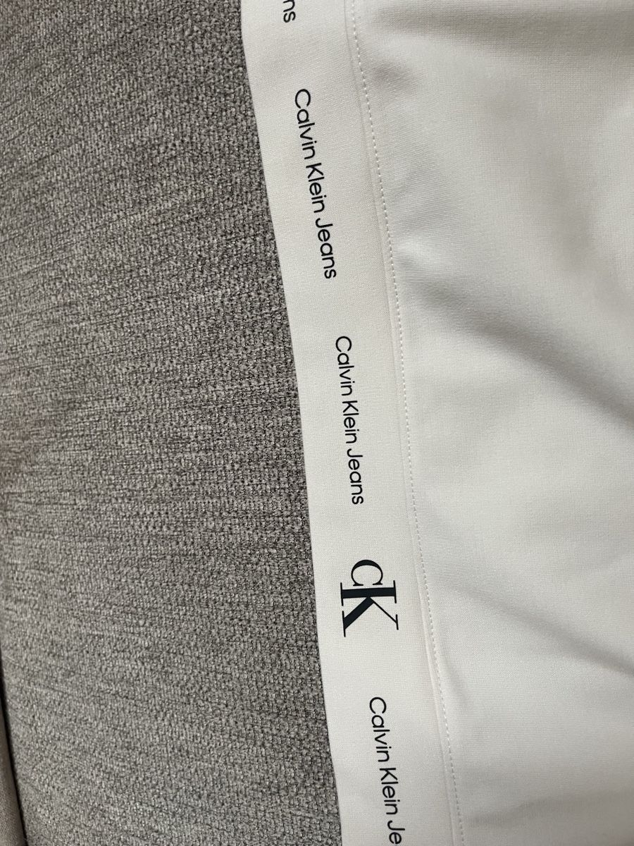 Calvin Klein T-Shirts: Damen Pullover weiss Grösse S Calvin Klein Jeans – Neu (gemäss Beschreibung) aus Basel von Mimolinatag 1