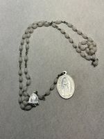 Älterer Rosenkranz mit weissen Perlen, Maria von Lourdes
