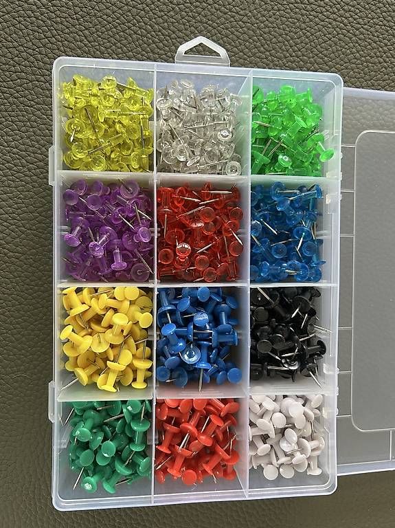 Placchette & Badge: Push Pins farbig 600 Stück – Usato da Worben venduto da Mim 1