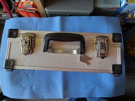 Valise en alu avec compartiments pour train N