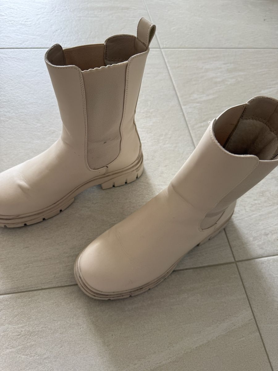 Scarpe da donna: Trendige Winterstiefeletten in Beige, Grösse 40 – Usato da Allschwil venduto da thankslove 6