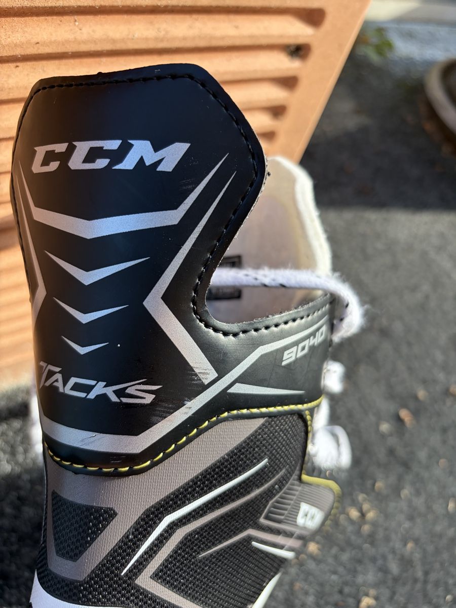 Ccm Pattini da ghiaccio: CCM Schlittschuhe – Usato da Luzern venduto da thediger 2