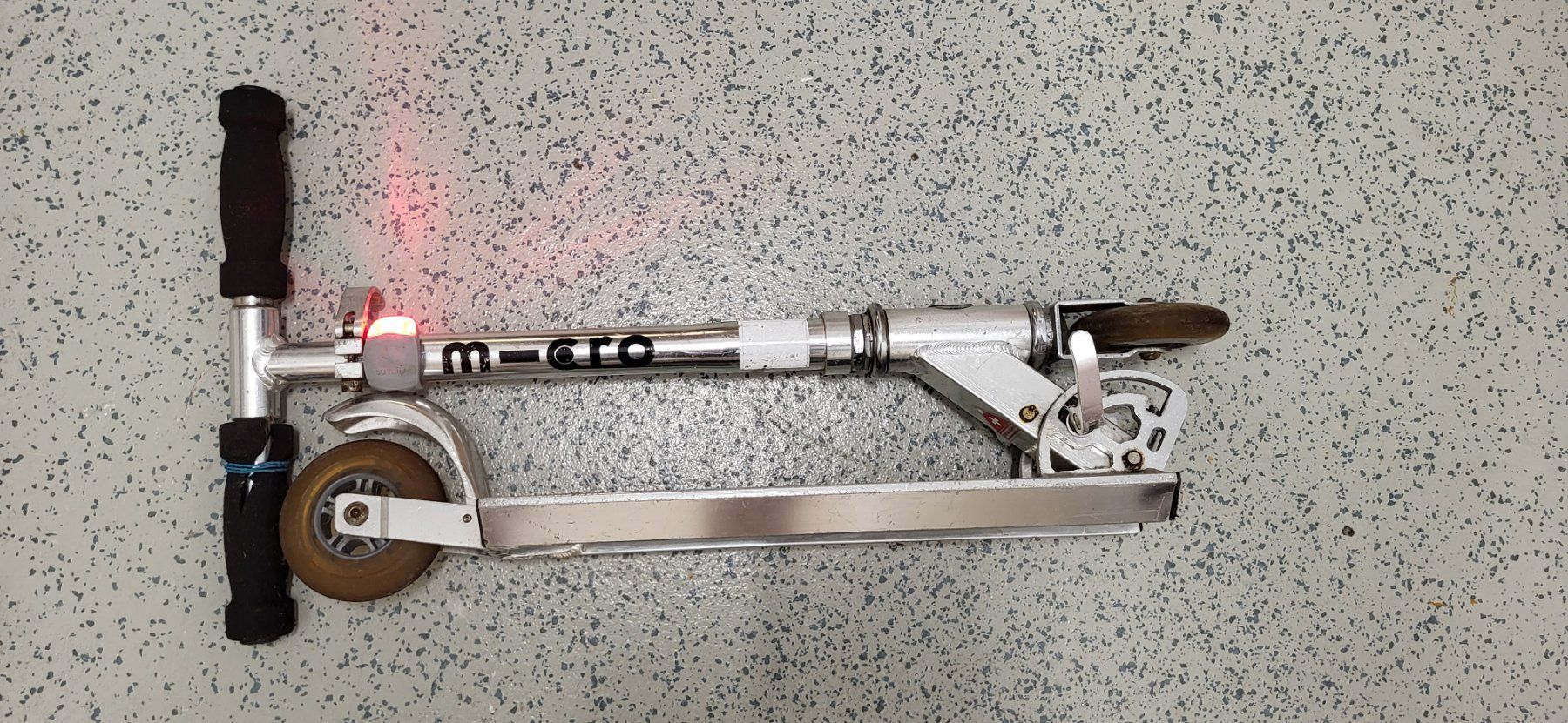 Micro Kickboard: Tretroller Micro Sprite Silber guter Zustand – D'occasion à Aarwangen par Mle99 2
