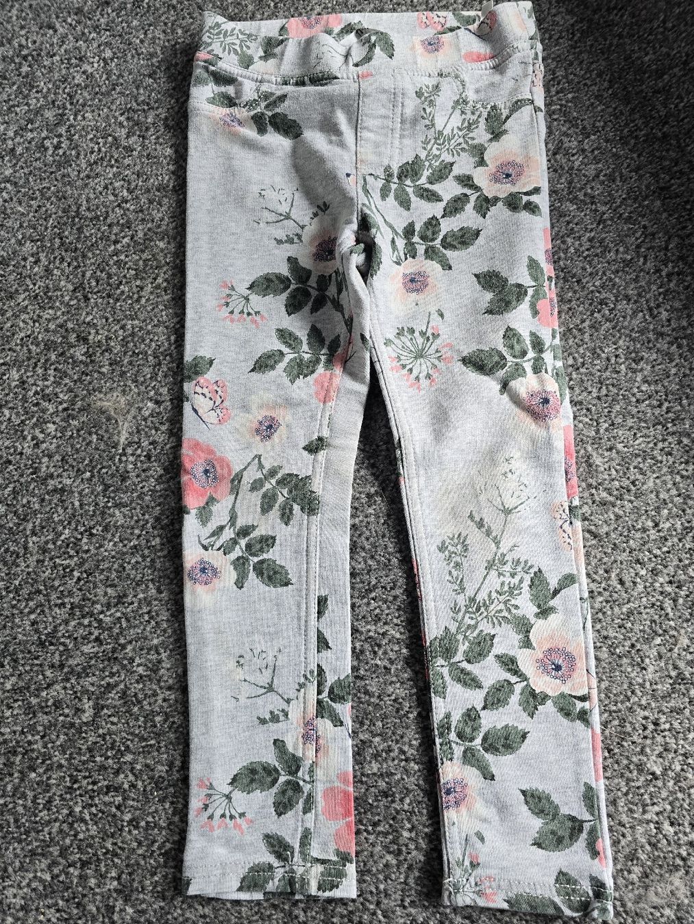 Strumpfhosen & Leggings: Mädchen Leggings Blumenmuster gr.110 – Gebraucht aus Unterentfelden von Panda-87