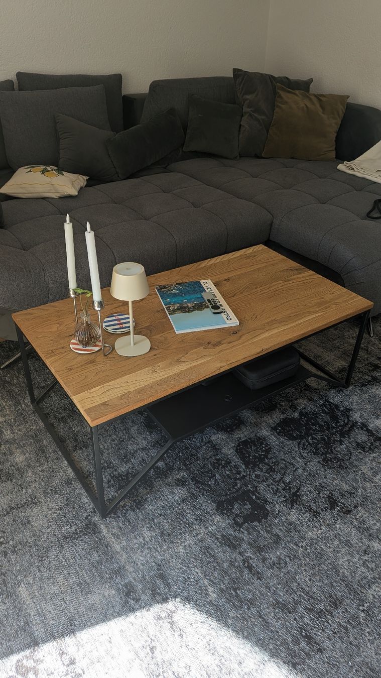 Tables: Stilvoller Eichenholz-Couchtisch mit Metallgestell  – D'occasion à St.Gallen par reLapseOne 1
