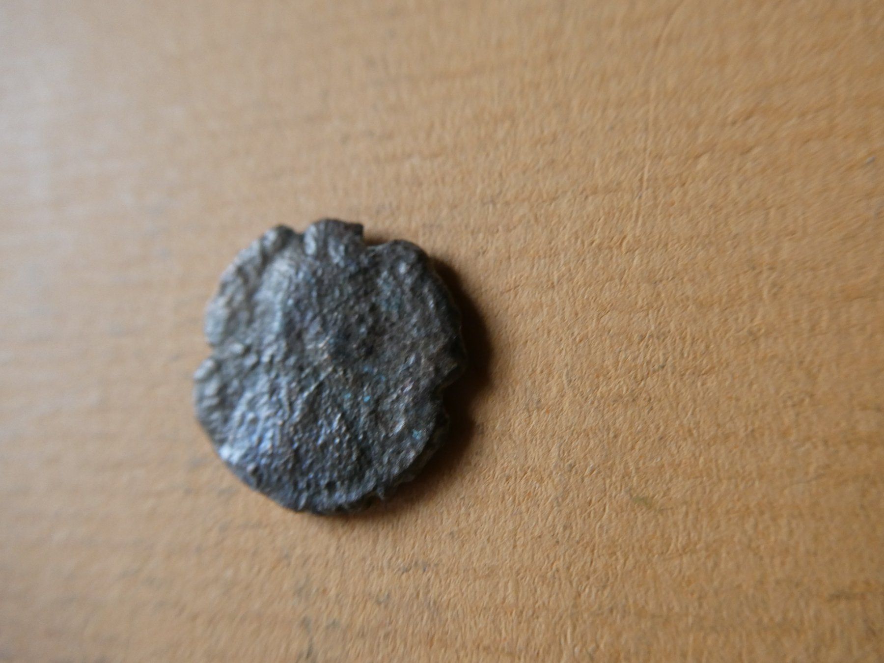 Alle Münzen: uralte Bronzemünze 15 mm     1.63 g – Gebraucht aus Hinterforst von Rohusri 1
