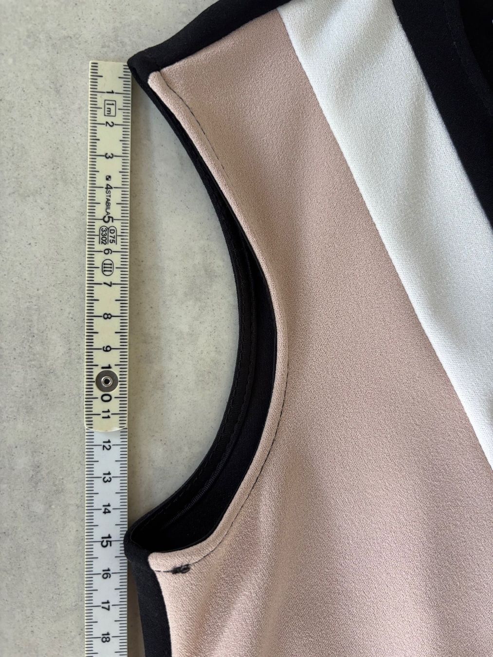 Vestiti: Anliegendes Kleid von Rinascimento – Usato da Dübendorf venduto da mon_p98h 6