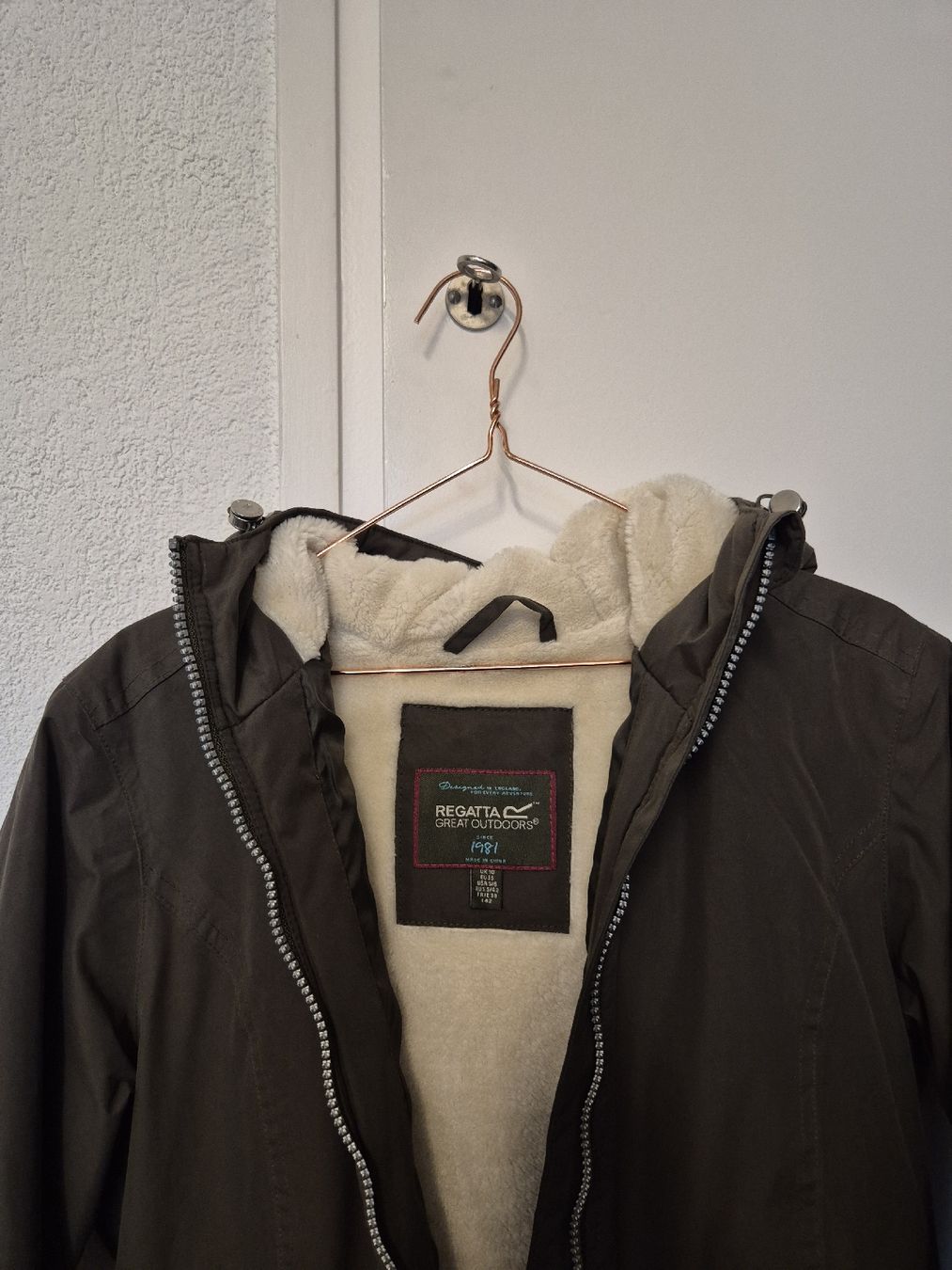 Giacche: schöne olivgrüne Regenjacke – Usato da Kehrsatz venduto da flu_2lhj 3