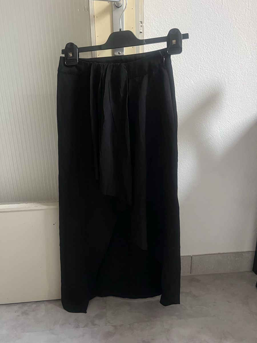 H&M Jupes: H&M Rock schwarz Grösse 32 NEU – Neuf avec emballage d'origine à Kirchberg BE par lea_kb6y 3