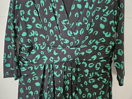 Elegantes Wickelkleid grün schwarz Grösse 44 👗🐆