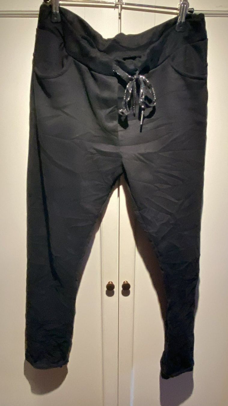 Pantalons: DAMENHOSE SAMTSTOFF,BLACK – Neuf (Voir description) à Meienried par ManuelaBoutique 1
