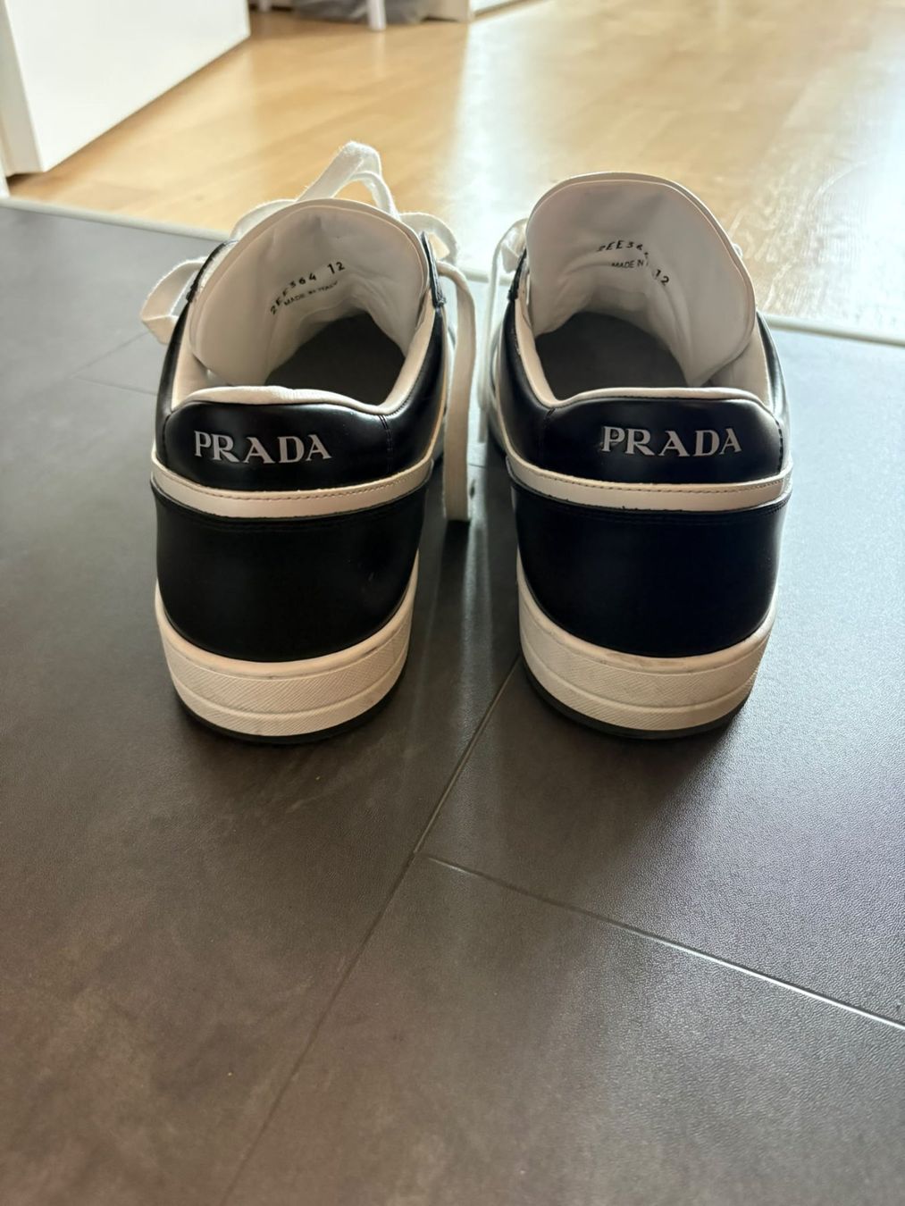 Prada Scarpe da uomo: PRADA Downtown Sneakers - Size 12 – Usato da Laupen BE venduto da rol_x28y 1