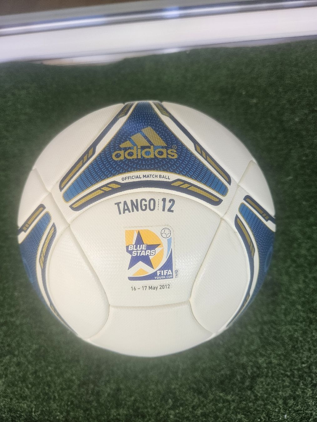 Adidas Bälle: Adidas Tango 12 Official Matchball  – Gebraucht aus Emmenbrücke von TopGato