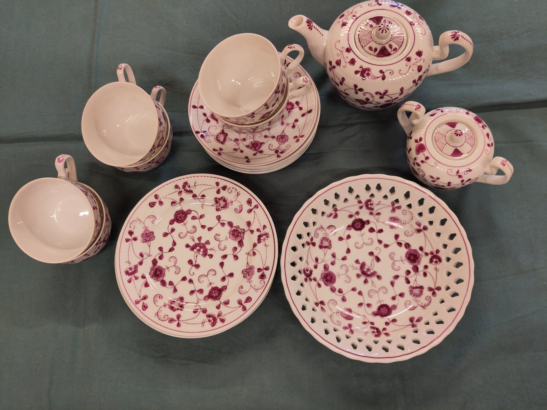 Set di piatti: Antikes Teeservice, original China purpur – Usato da Turbenthal venduto da e.bruengger