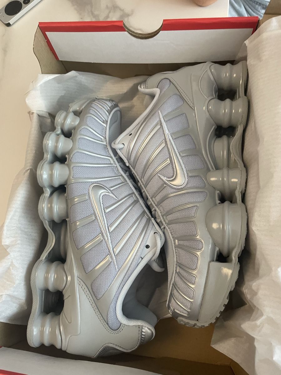Nike Scarpe da uomo: Nike Shox TL grau  40.5 neu – Nuovo (secondo la descrizione) da Ennetaach venduto da Ustraessle