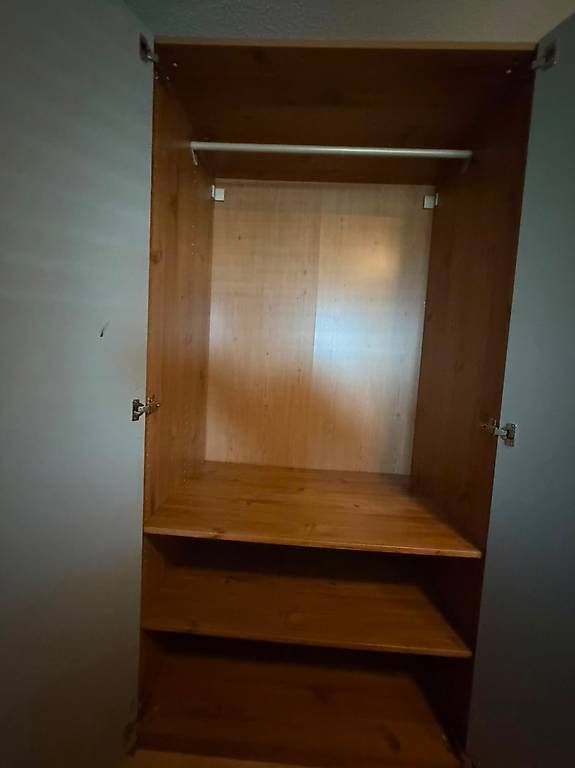 Schränke: Kleiderschrank – Gebraucht aus Uster von Honda72 2