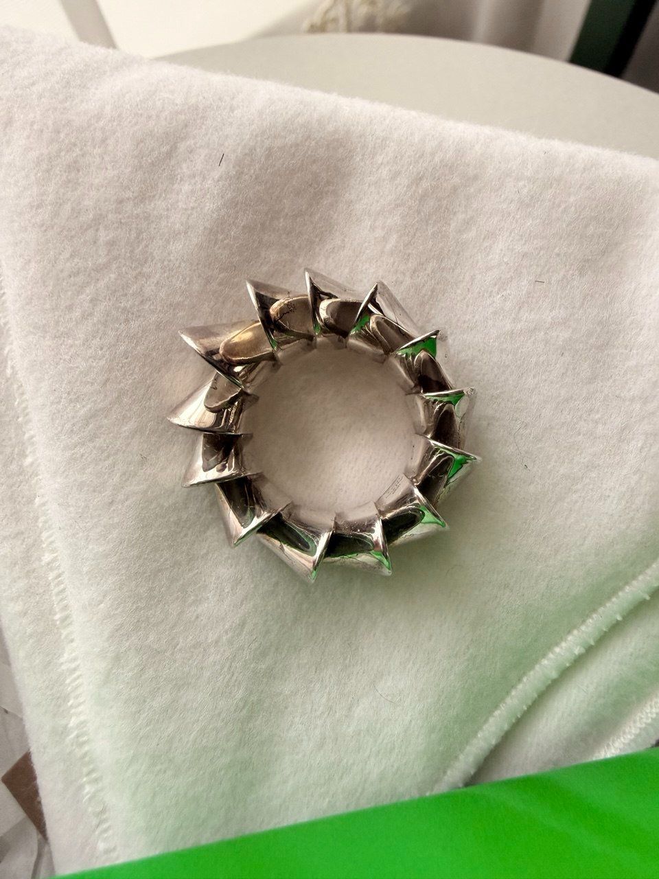 Bottega Veneta Anelli: Silver ring Bottega Veneta – Nuovo (secondo la descrizione) da Lugano venduto da juledo
