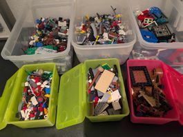 Lego Bausteine in Boxen gebraucht