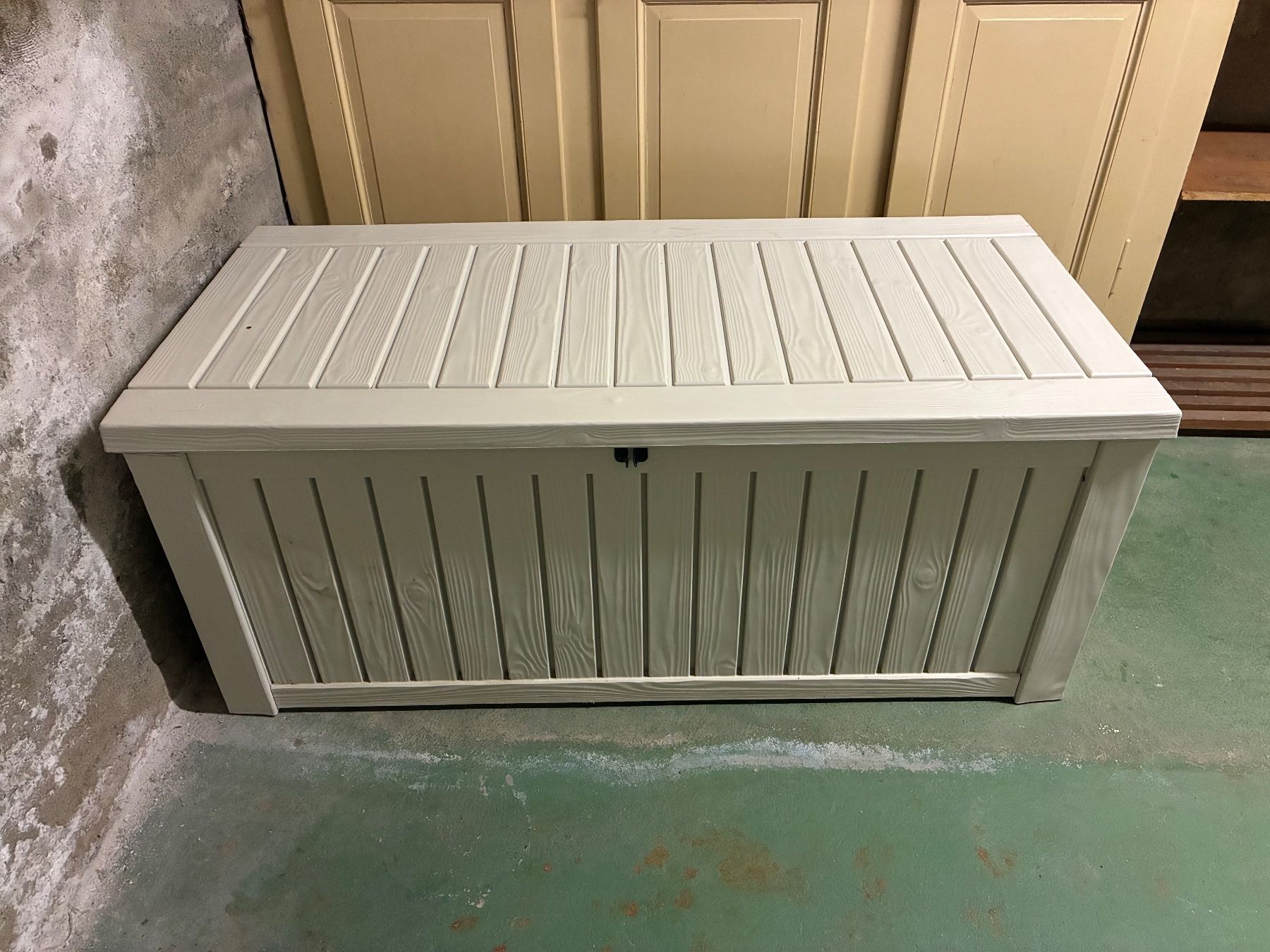 Keter Coffres de rangement: Keter Rockwood Gartenbox weiss – D'occasion à Chur par nic_mk9p