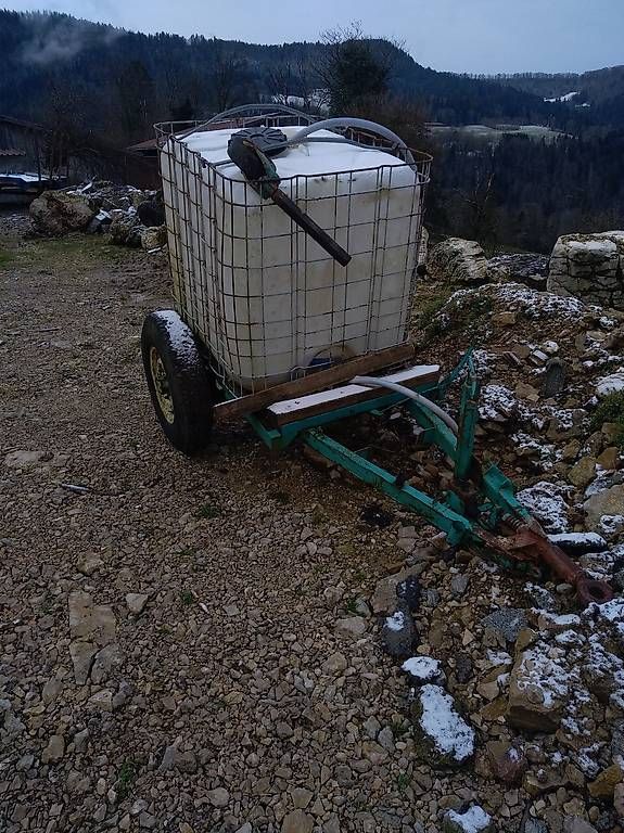 Abbeveratoi e trogoli: citerne à eau – Usato da Goumois venduto da yop_26p5