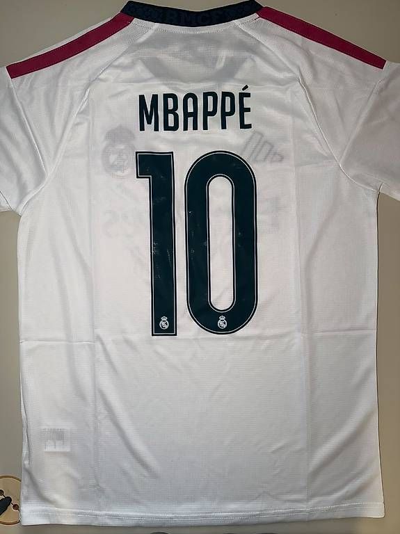 Real Madrid Canottiere & Pantaloni: Mbappe Real Madrid Trikot – Usato da Ittigen venduto da tij_dvs7 1