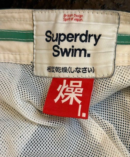 Superdry Pantaloni: Super Dry Short / Badehose / Freizeithose  Grün-Eierschale – Usato da Zollikon venduto da cyberbambi123 5