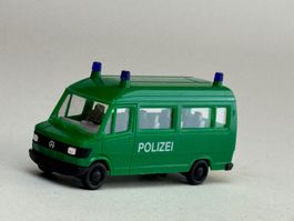 VE1- Herpa Mercedes Polizei Bus