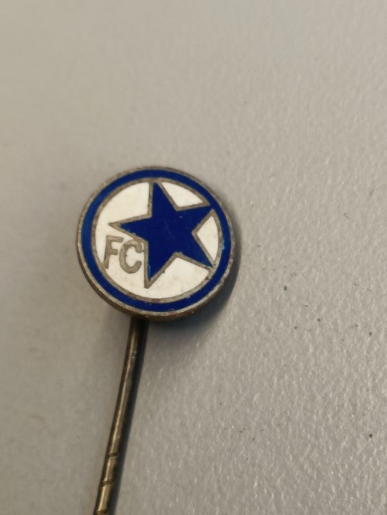 Pin's Football Email - Orient FC Leyton UK - Vintage Après 1945
