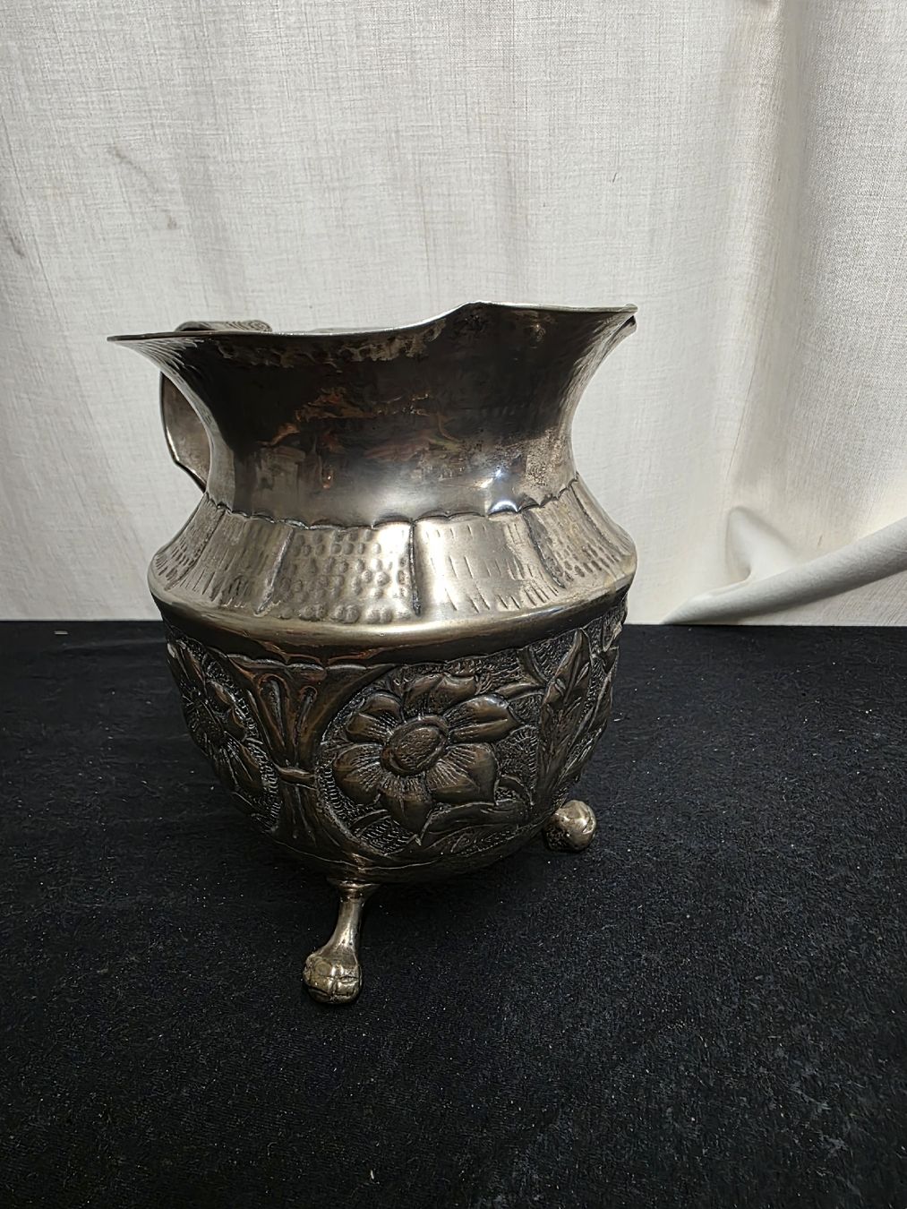 Casseroles: Krug mit Blumenmuster versilbert H 17cm Deko gebraucht – D'occasion à Wolfertswil par Antiko 6