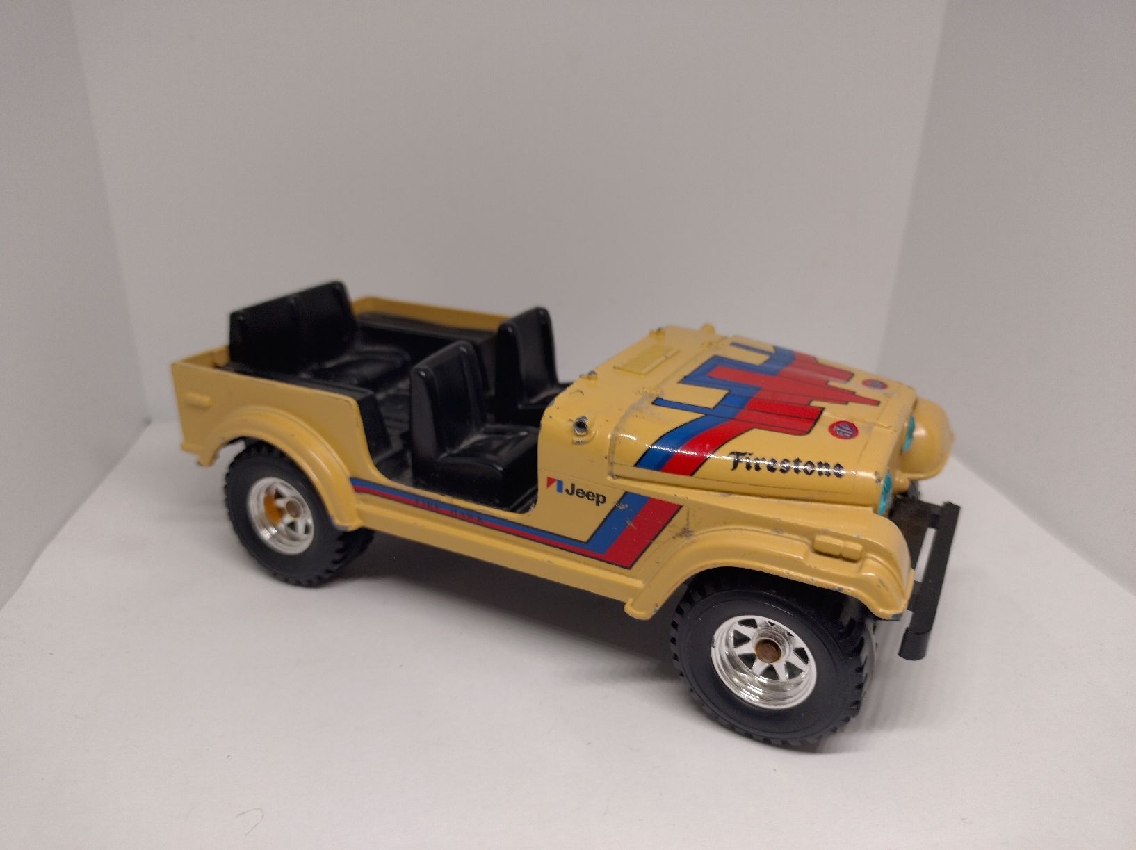 Bburago Modellini d'auto: Bburago, Jeep CJ-7 1/24 – Usato da La Chaux-de-Fonds venduto da Pierrot8404