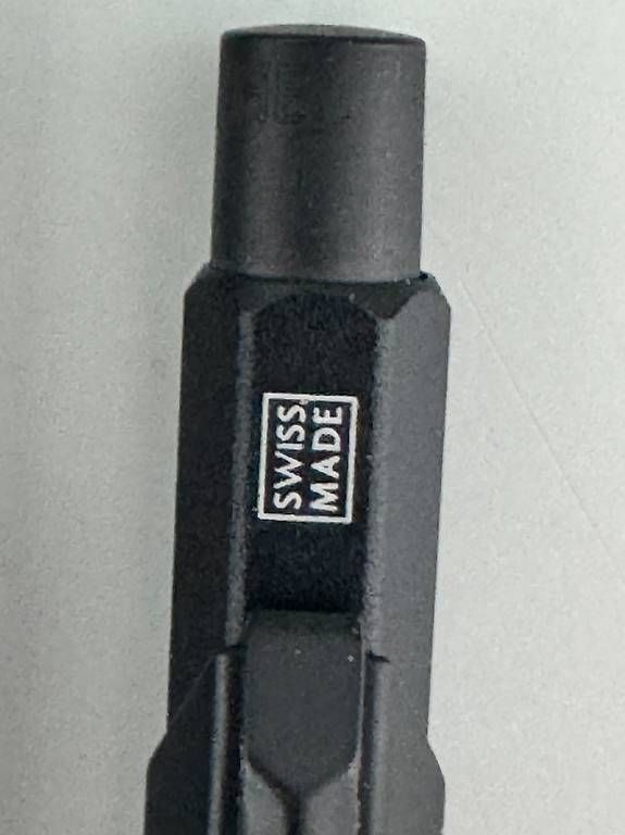 Stifte & Marker: Stylo Caran d'Ache 849 Black Code gravé "Bello" – Neu und originalverpackt aus Morges von con_jw6n 2