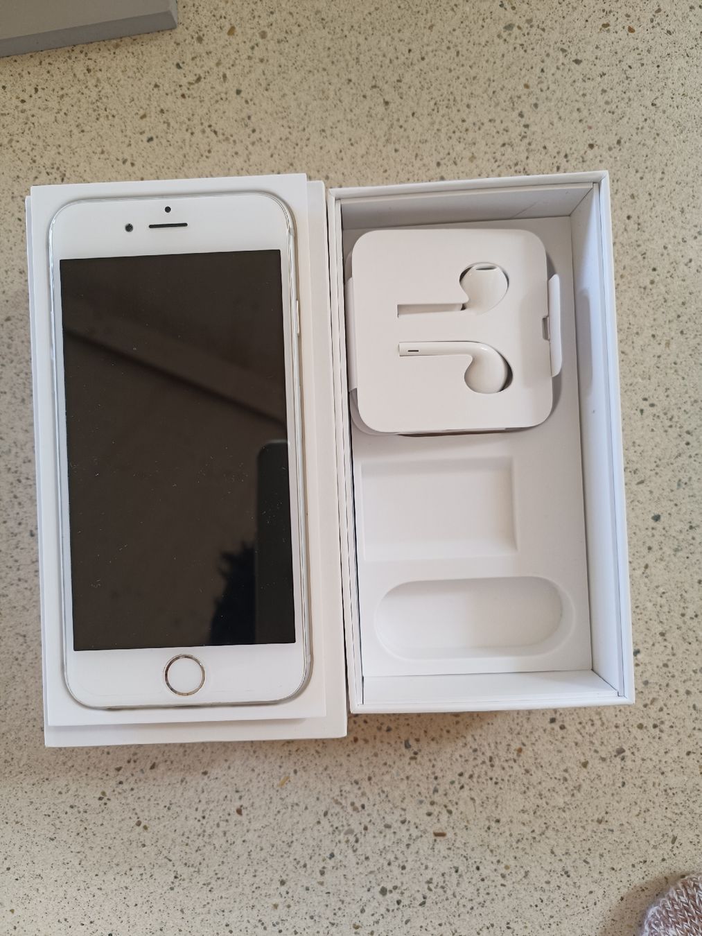 Apple Handys / Smartphones: iPhone 6, 16 GB, space grey – Gebraucht aus Humlikon von Zitrone011