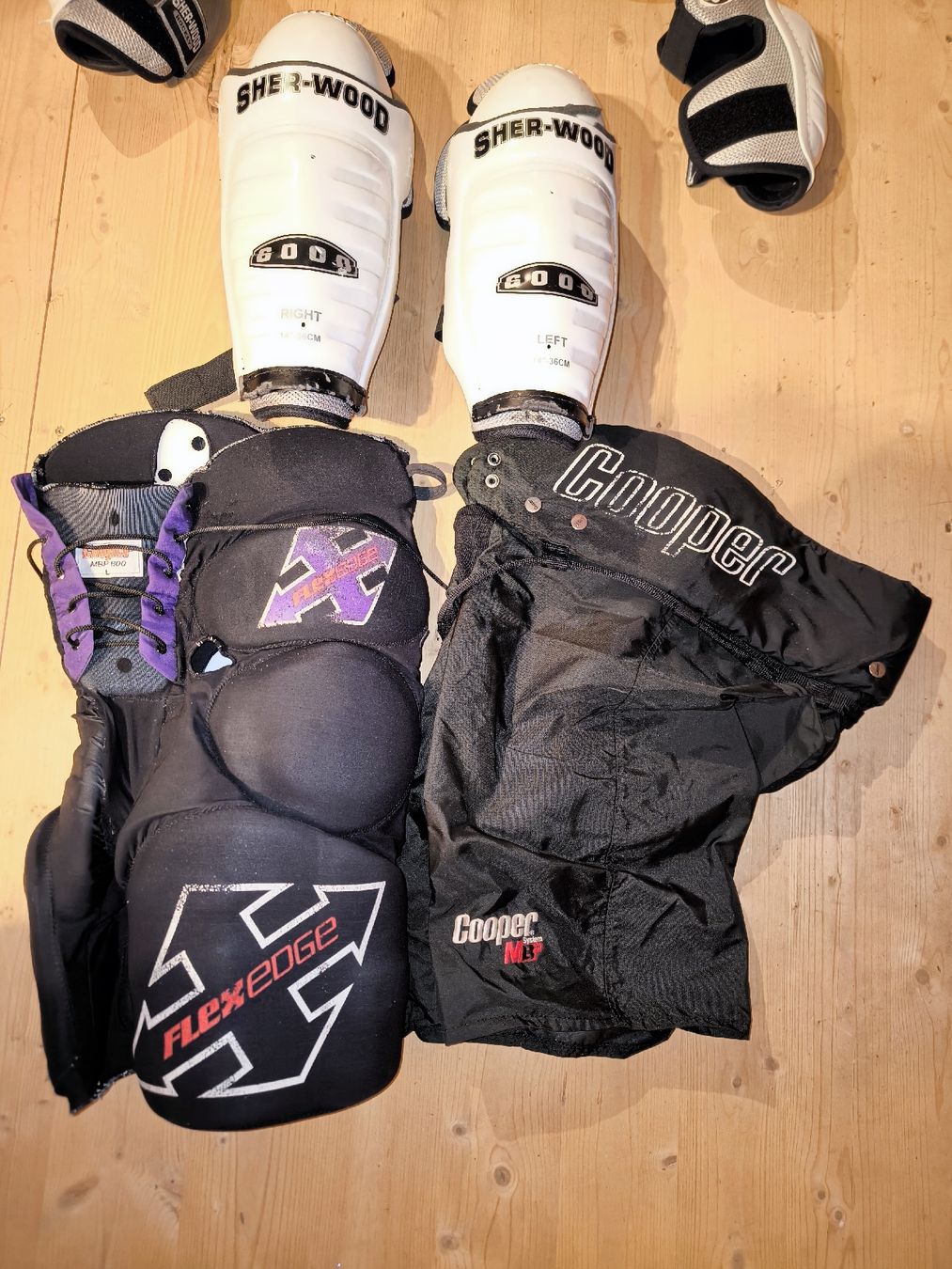 Schutz & Schoner: *** Eishockey-Ausrüstung *** – Gebraucht aus Othmarsingen von Othm13 1
