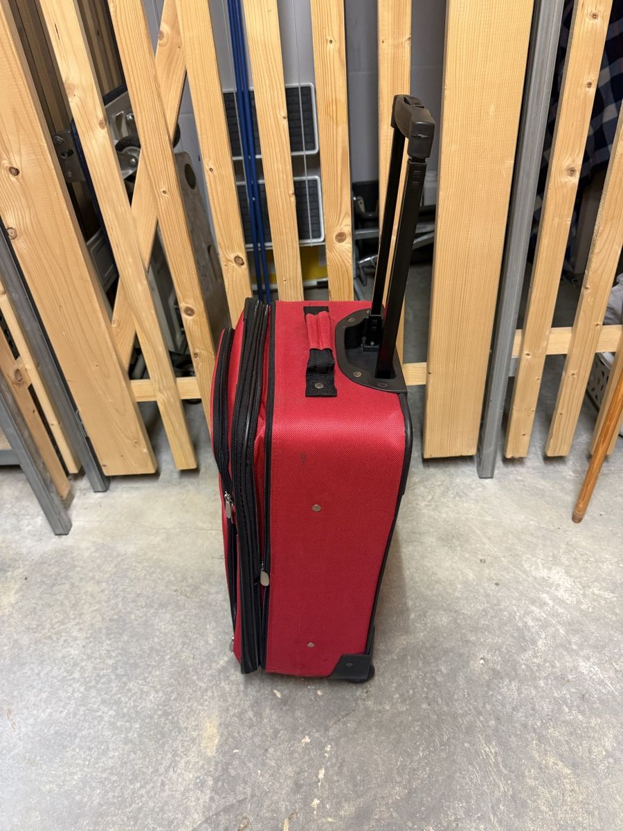 Valigie: Roter Koffer Trolley Handgepäck – Usato da Weiach venduto da DanielaCecillia 5