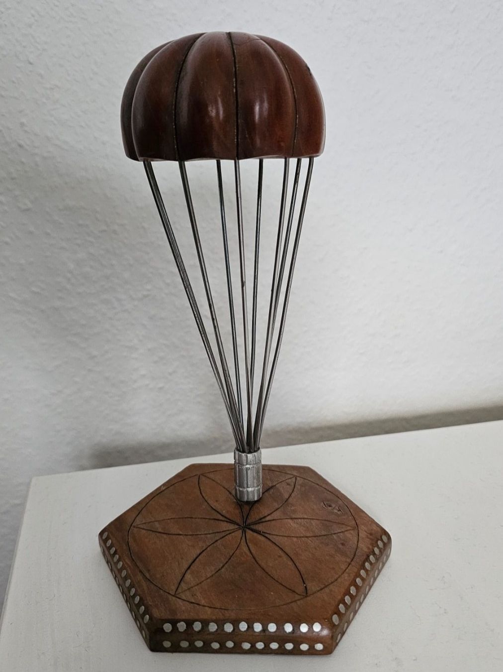 Tutte le decorazioni: Unikat Fallschirm Holz Deko – Usato da Pfäffikon ZH venduto da eric0113 1