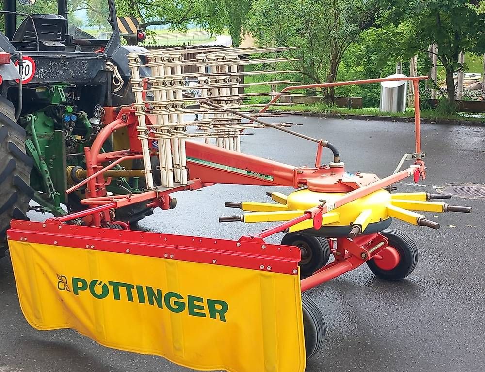 Pöttinger Raccolta foraggio grezzo: Schwader PÖTTINGER Top340N – Usato da Kilchberg ZH venduto da etienne64