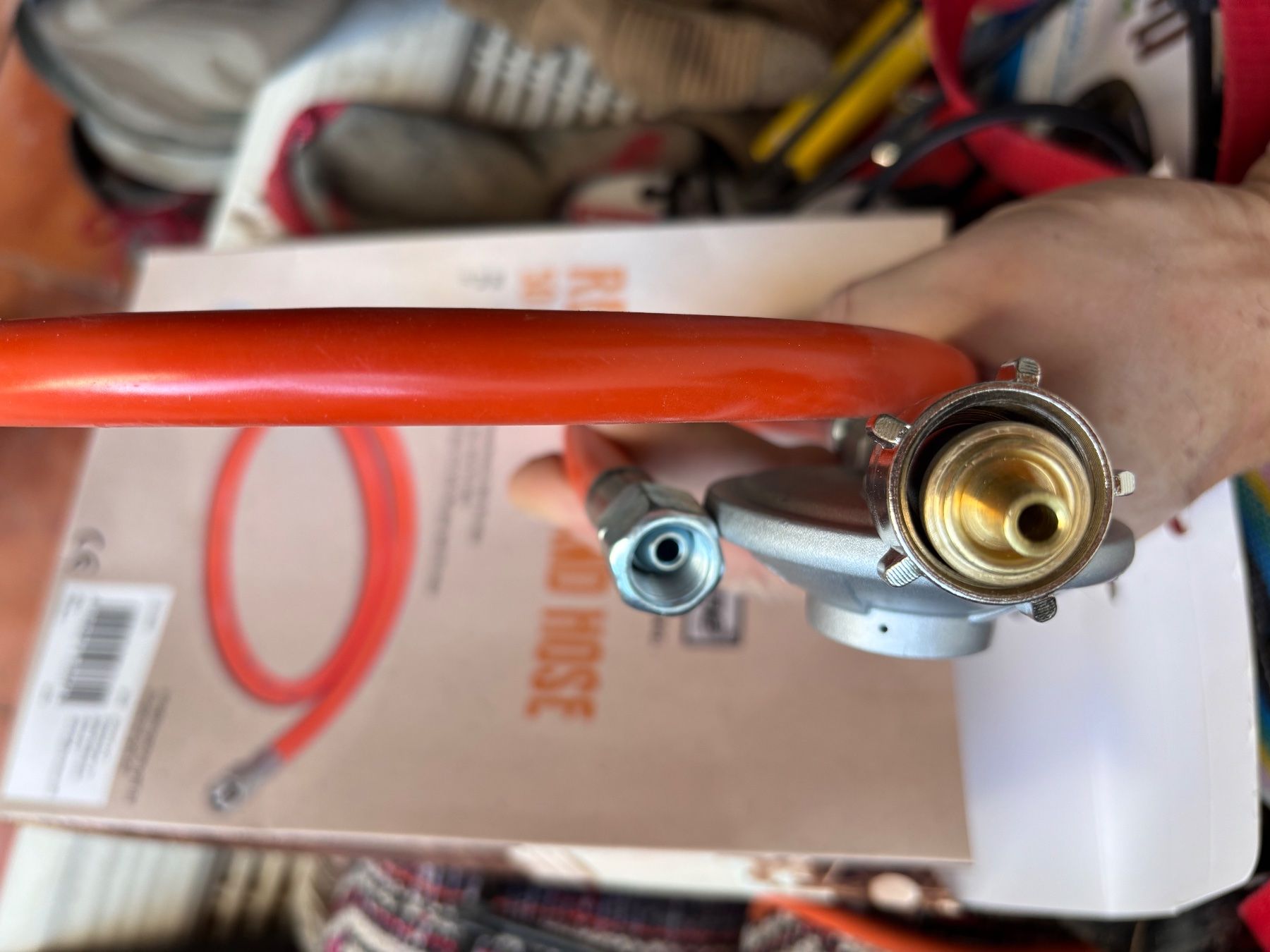Gas-Geräte & -Technik: Gasdruckminderer mit Gasschlauch 50 bar – Neu und originalverpackt aus Pratteln von fil_kkg5 1