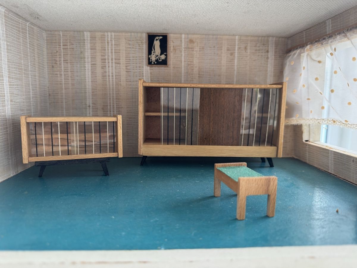 Puppenhäuser & -möbel: Altes Puppenhaus – Gebraucht aus Zürich von Vindpust 2