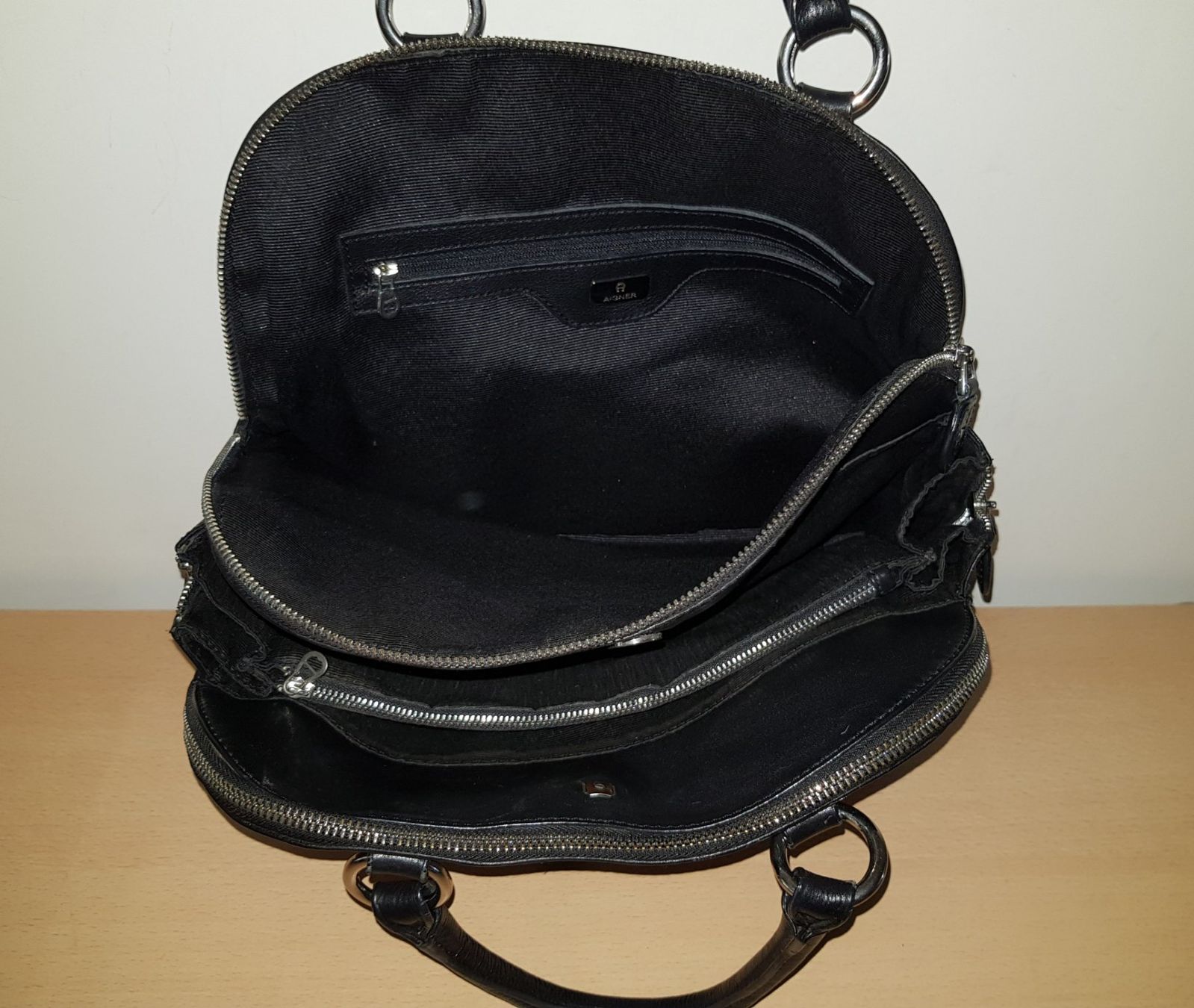 Aigner Borse da donna: Aigner Leder Handtasche Schwarz – Usato da Basel venduto da fafa68 7