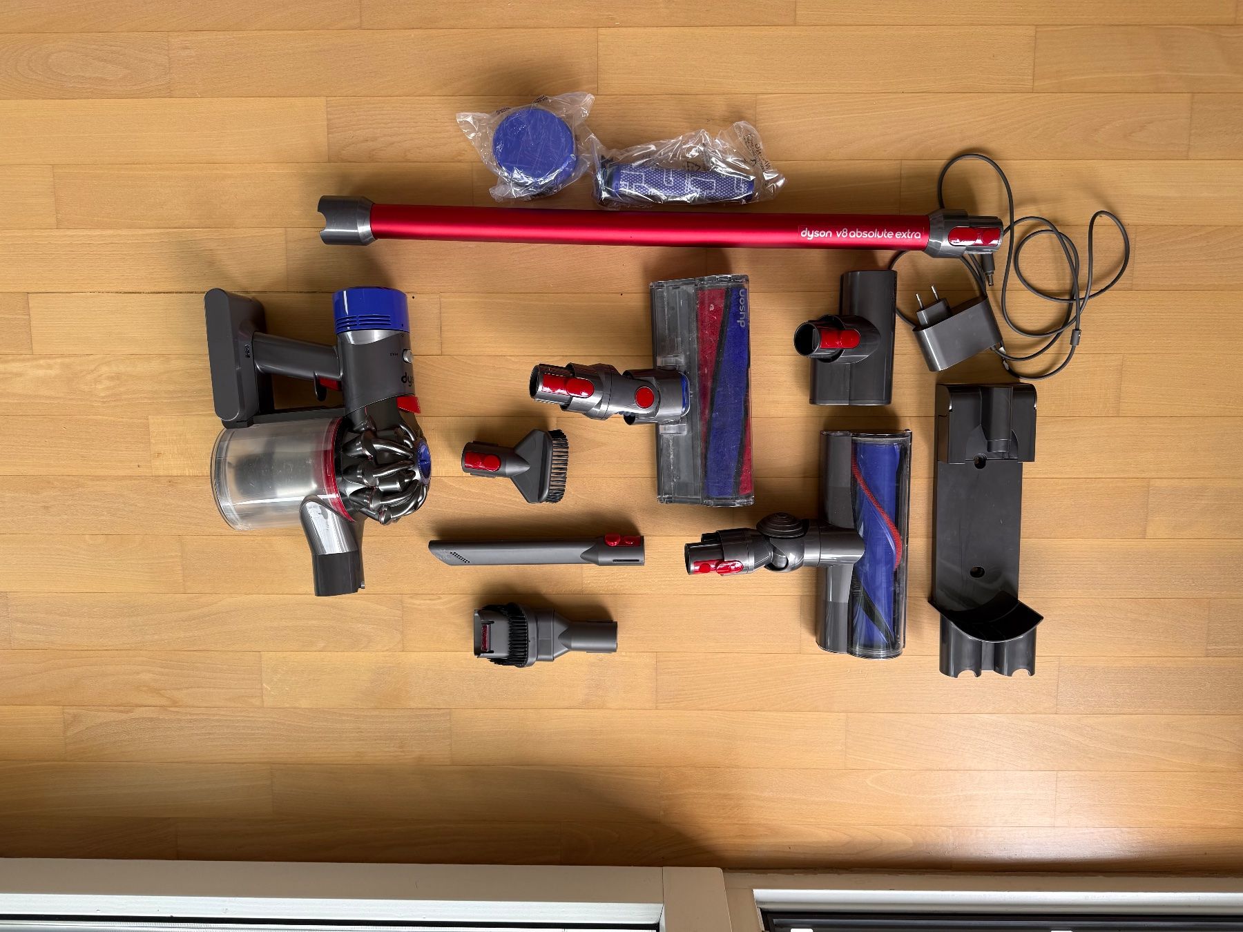 Dyson Aspirapolveri & Accessori: Dyson V8 Absolute Extra – Usato da Adliswil venduto da fra_w2k2