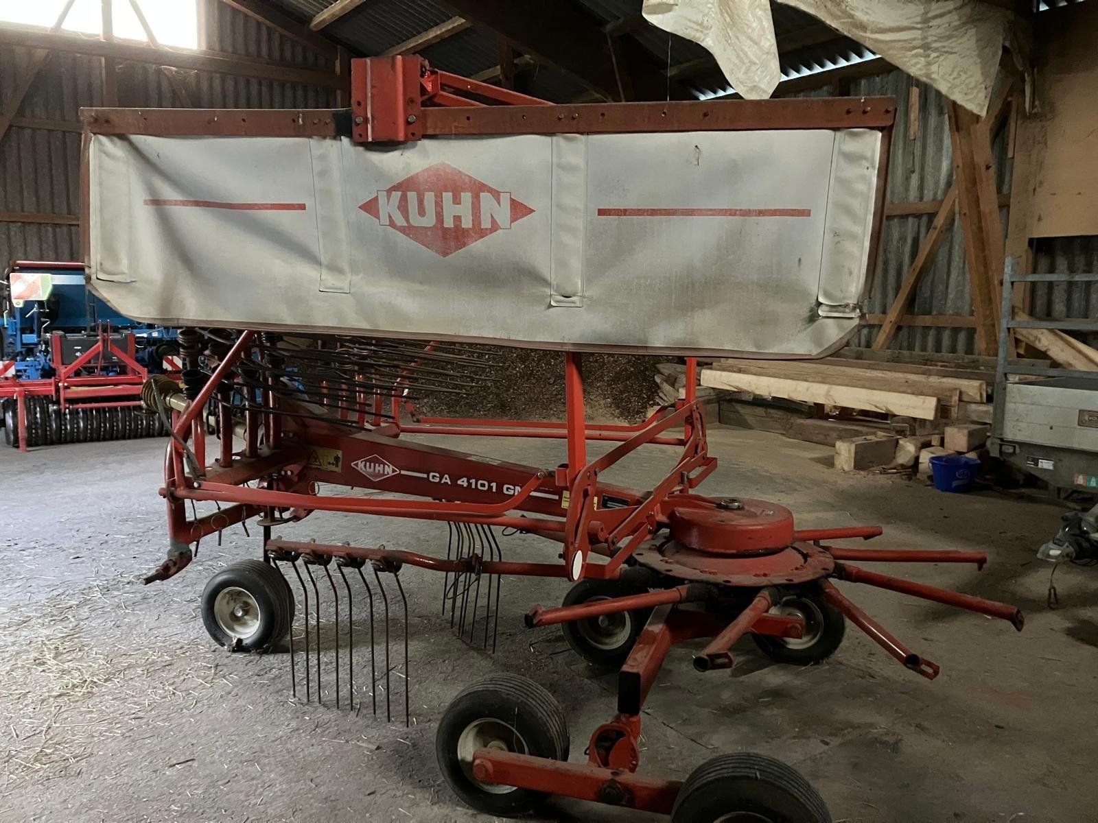 Kuhn Raccolta foraggio grezzo: Kreiselschwader – Usato da Oltingen venduto da armado 1