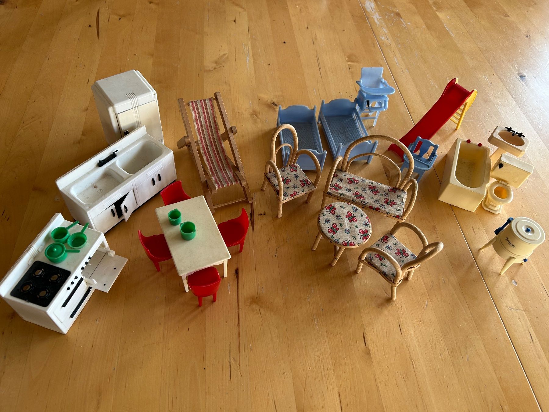 Case e mobili per bambole: Puppenhaus - Möbel von ca 1950 – Usato da burgdorf venduto da baenzlicat