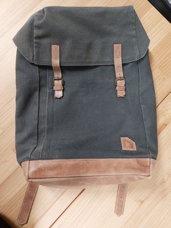 stylischer Arniko Backpack