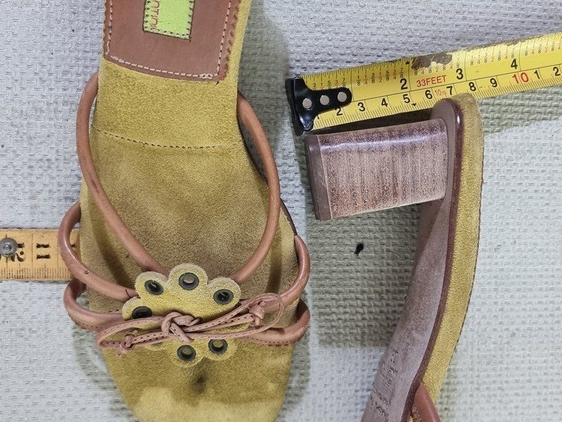 Scarpe da donna: Grüner Wildleder-Slipper mit Absatz, Gr 39.5 – Usato da Basel venduto da Mamaree 4