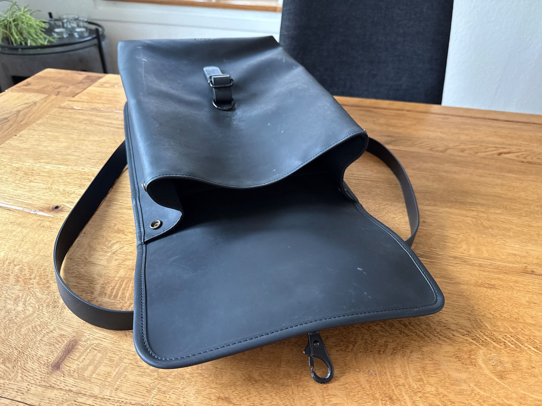 Rains Zaini: RAINS - wasserdichter schwarzer Rucksack – Usato da Basel venduto da jetzt-wird-gemistet 4