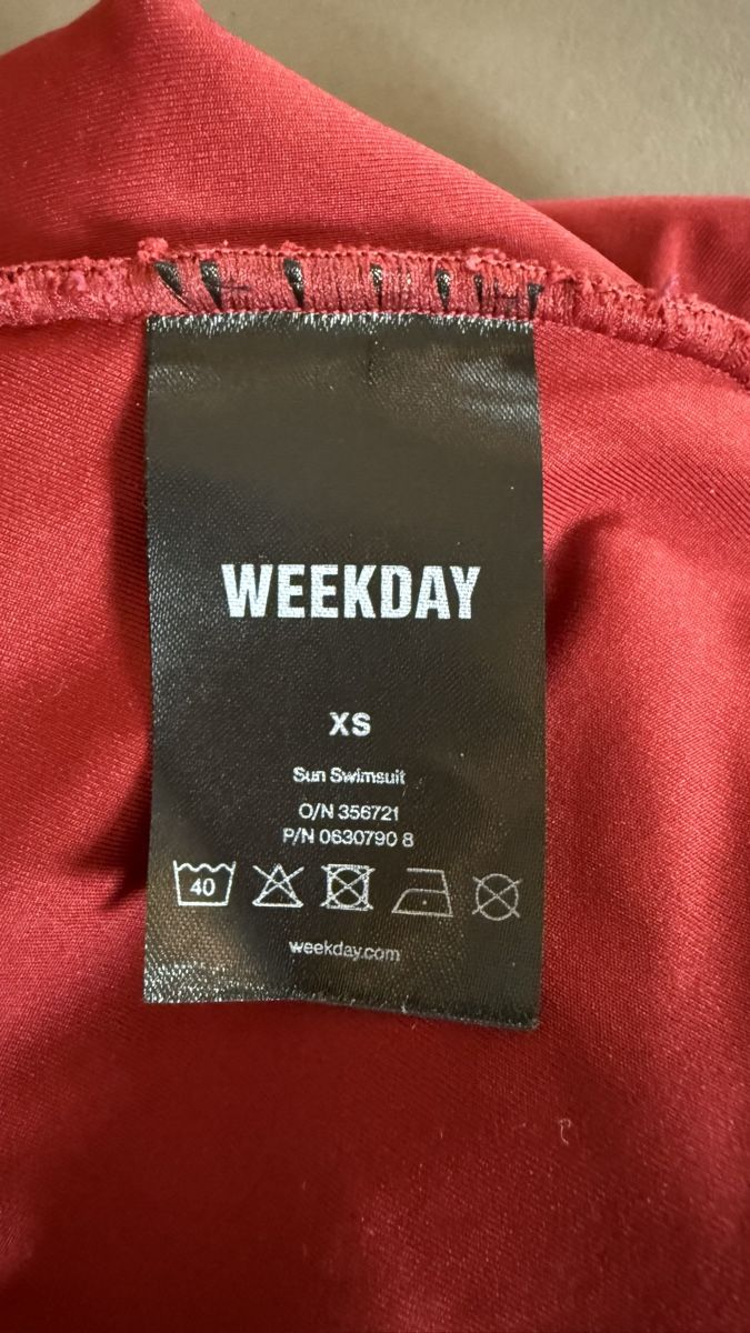 Weekday Costumi da bagno & Bikini: Badeanzug rot Gr. XS – Nuovo (secondo la descrizione) da Zürich venduto da car_9vrr 2