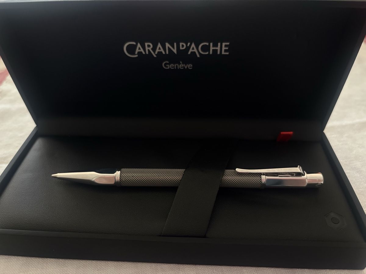 Caran D'Ache Penna & Evidenziatori: Caran D'Ache Varius Mechanical Pencil – Nuovo e nell'imballaggio originale da Lugano venduto da Edera49