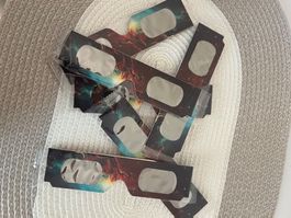 LUNETTES ÉCLIPSE SOLAIRE  Stock disponible