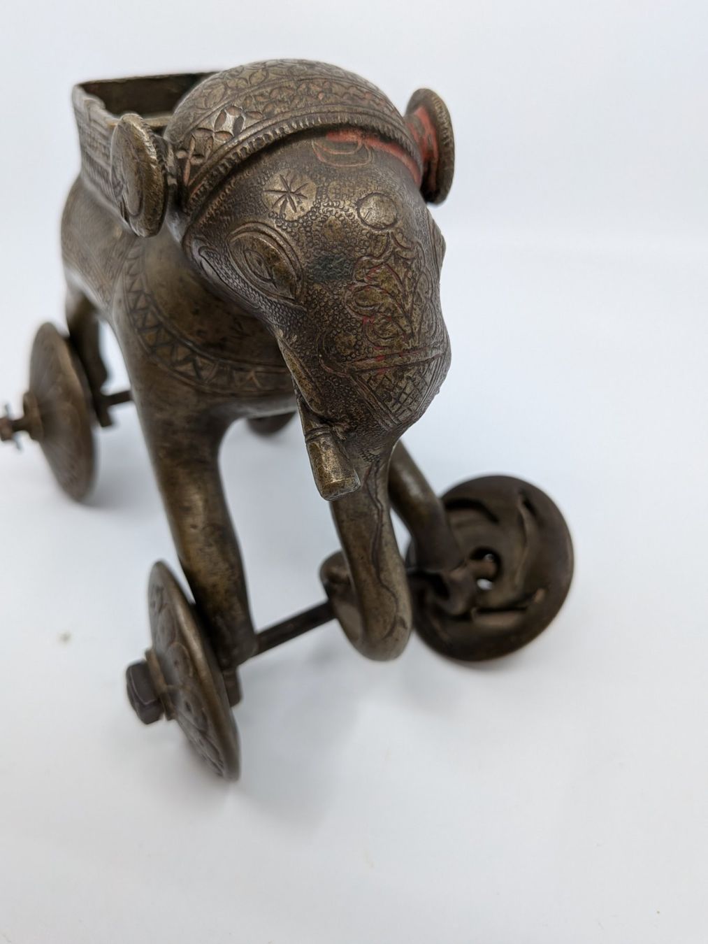 Sculture & Statue: Bronze oder Messing Elefant auf Rädern, Indien ? Nepal ? – Usato da Emmen venduto da Brockofsky 8